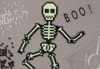 Selvlysende skjelett av perler- idépakke
