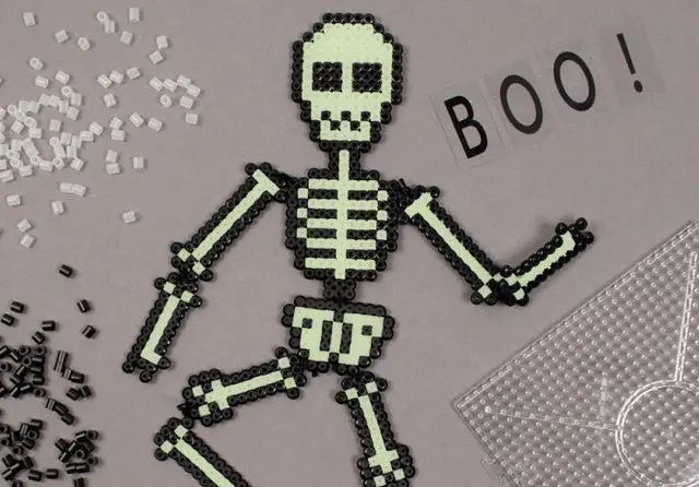 Selvlysende skjelett av perler- idépakke 