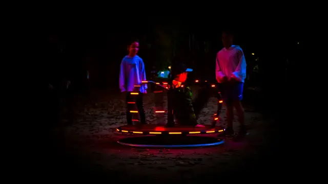 Lumo Play karusell L132 x B132 x H85 cm 