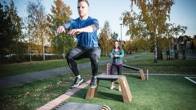 Box L mørk brun/limegrønn L118 x B49 x H59 cm 