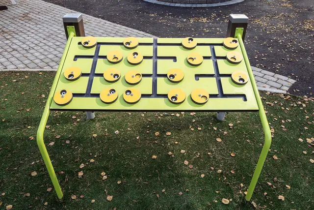 Senior sport memory game mørk brun/lime L145 x B100 x H101 cm 