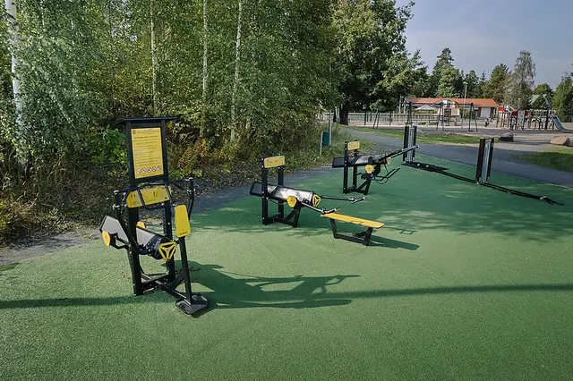 SISU bench press L313 x B117 x H150 cm 