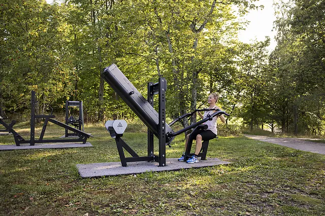 SISU overhead pulldown L257 x B140 x H169 cm 