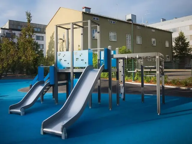 Finno Aktivitetstårn lime L563 x B431 x H332 cm 