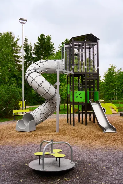 Finno Skyline town aktivitetstårn L514 x B468 x H574 cm 