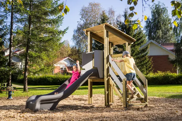 Clover tårn med sklie L303 x B177 x H234 cm 