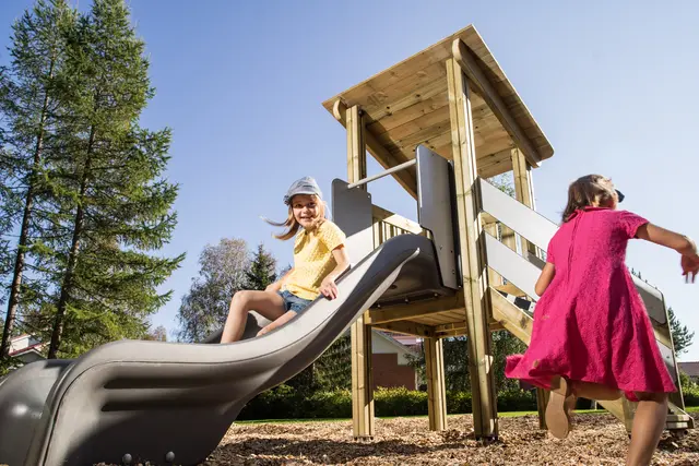 Clover tårn med sklie L303 x B177 x H234 cm 