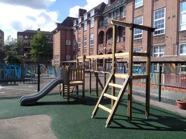 Clover aktivitetstårn B496 x D453 x H337 