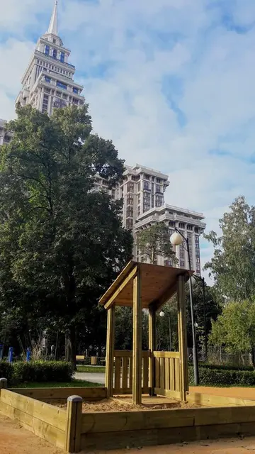 Clover sandkasse med lekehus L264 x B263 x H202 cm 