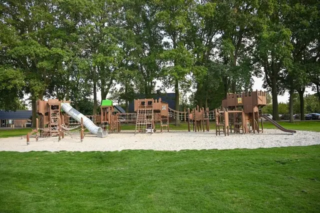 Flora Maximus festning brun L2482 x B1429 x H386 cm 