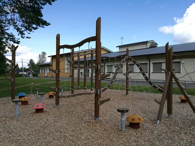 Flora kløver balansestolpe brun L28 x B28 x H47 cm 