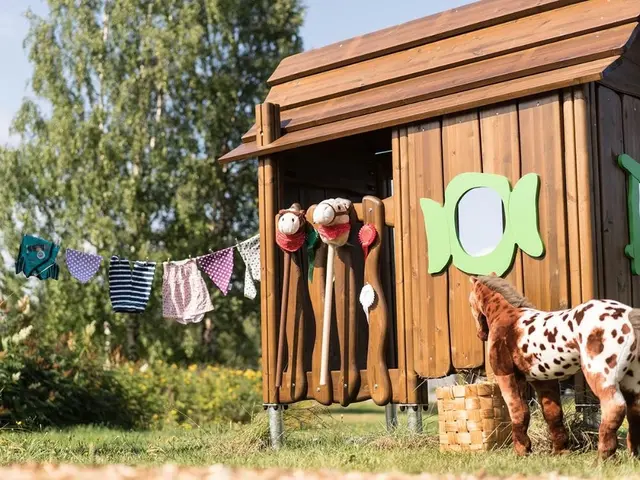 Flora lekehus stort brun L200 x B98 x H202 cm 