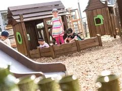 Flora lekehus med sandkasse brun L200 x B254 x H185 cm