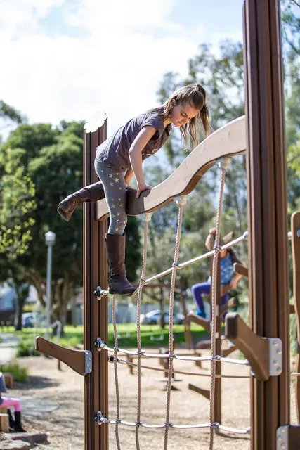 Flora alvens aktivitetsløype L546 x B555 x H305 cm 