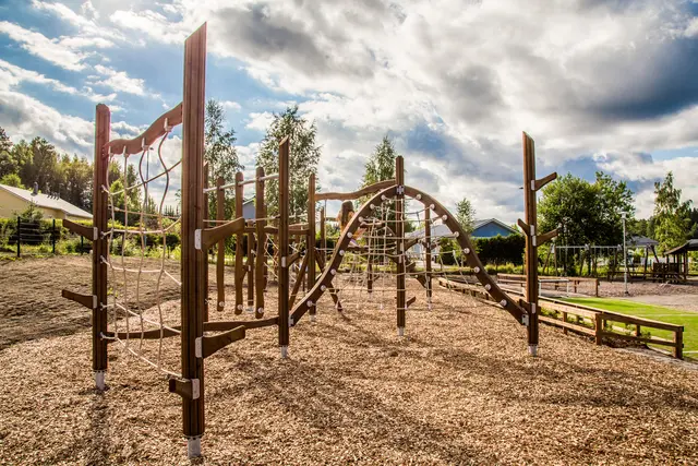 Flora alvens aktivitetsløype L546 x B555 x H305 cm 