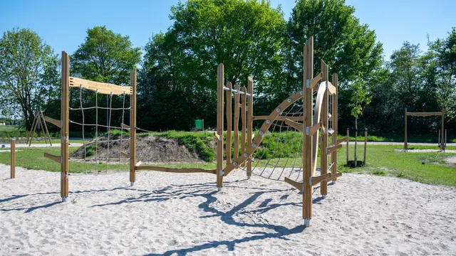 Flora alvens aktivitetsløype L546 x B555 x H305 cm 