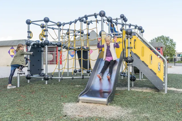 Cloxx Plutonium lekeapparat L815 x B519 x H292 cm 