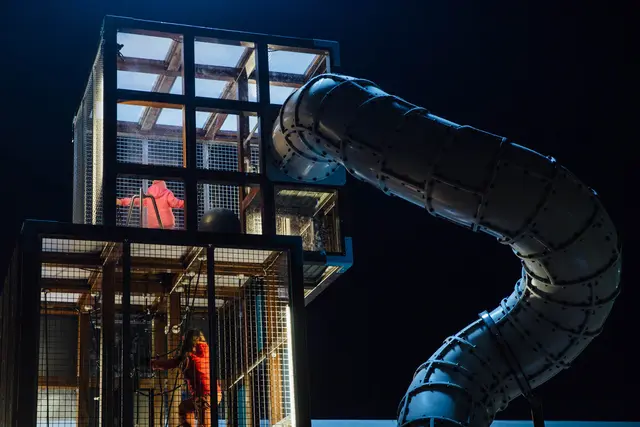 Halo Cubic L662 x B460 x H537 cm 