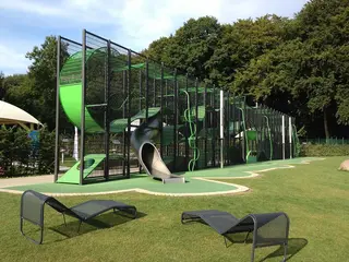 Wall Holla 14 med utvendig sklie L2054 x B384 x H490 cm