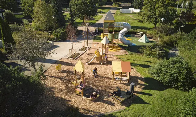 Prime Ewa sandkasse og lekemiljø bloom L320 x B275 x H327 cm 