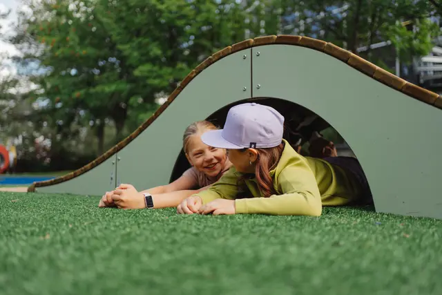 Prime Silja lekerampe med tunnel bloom L333 x B91 x H59 cm 