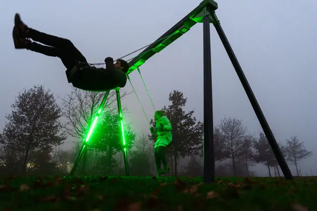 KineticSwing huske L453 x B185 x H266 cm 