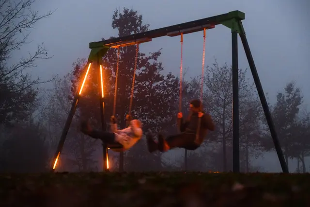 KineticSwing huske L453 x B185 x H266 cm 