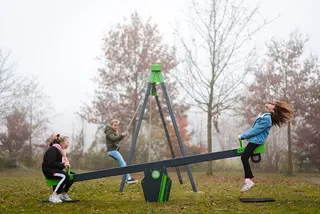 KineticSeesaw L346 x B31 x H83 cm