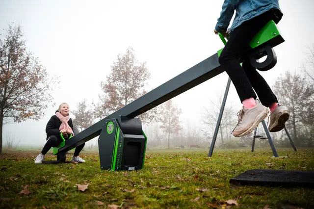 KineticSeesaw L346 x B31 x H83 cm 