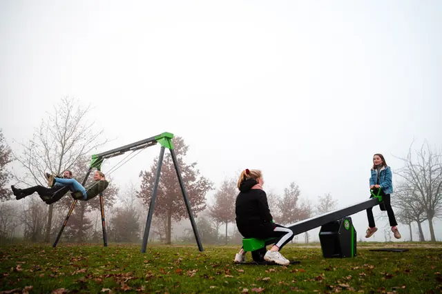 KineticSeesaw L346 x B31 x H83 cm 