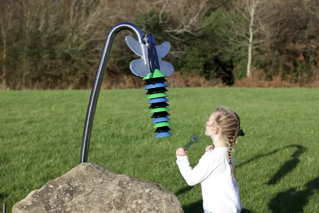 Dragonfly bell forankring i jord L67 x B59 x H148 cm 