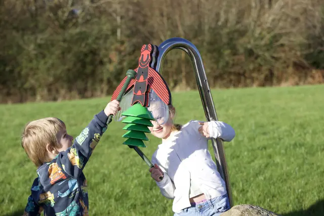 Firefly bell forankring i jord L45 x B52 x H148 cm 