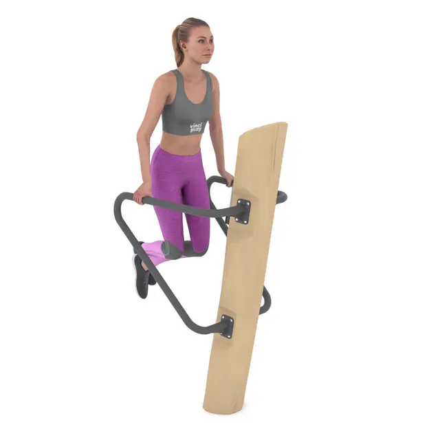 Fitness dips-stasjon i tre 