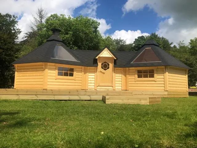 Grillhytte 9,2+9,2 lukket L947 x B376 x H286 cm 