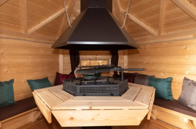 Grillhytte 4,5 lukket L274 x B238 x H250 cm 